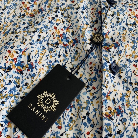 Danini NEW mens shirt in XL in print. Buttons down shirt. Blue buttons. - Picture 6 of 11